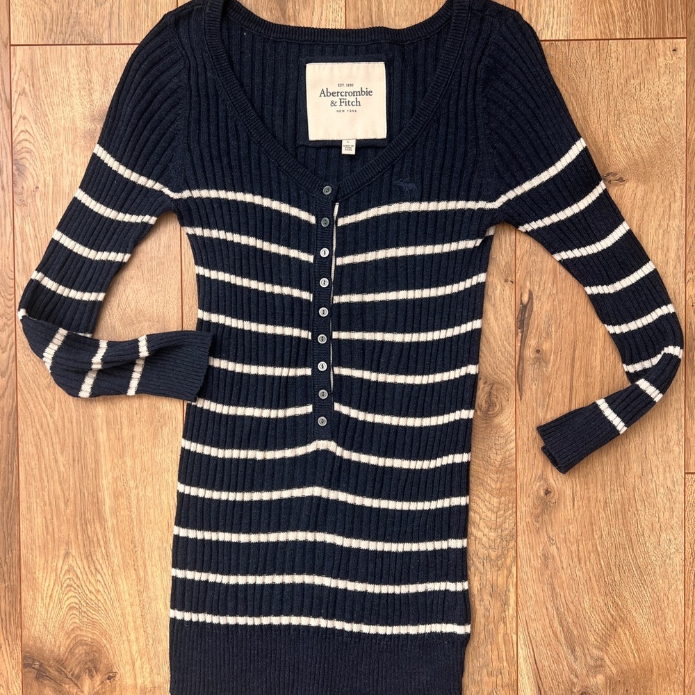 Abercrombie & Fitch Blue and White Striped Cardigan - Picture 2 of 4